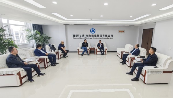 5月14日，中航规划设计研究总院市政工程设计研究院党委书记、院长陈晓峰一行到访西部（甘肃）市政建设集团有限公司。bevictor伟德官网党委书记、董事长刘文太对中航市政院一行到访表示欢迎。座谈中，双方负责人介
